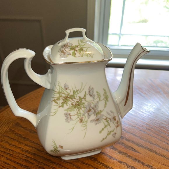 Limoges Deliniers & Cie France Coffee Pot - Picture 1 of 10